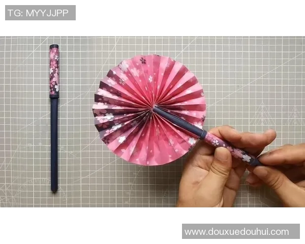 创意无限自制折纸足球教程让你轻松掌握折纸技巧与乐趣